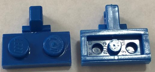 Placa de dobradiça 1x2 com 1 encaixe na lateral azul