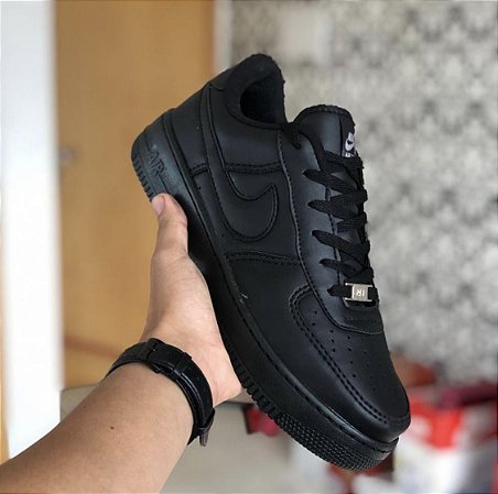 tenis nike preto baixo