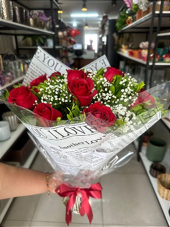 Buquê Romance em Jornal