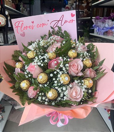 Buque 12 Rosas Cor de Rosa e Ferrero Rocher Luxo
