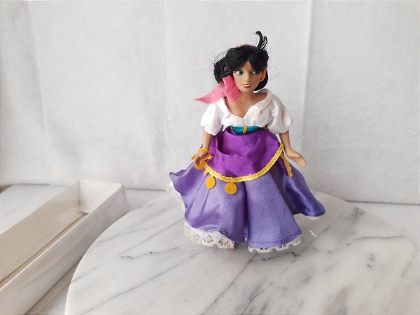 Boneca de porcelana Esmeralda do Corcunda de Notre Dame, coleção princesas Disney de Agostini 17 cm com caixa