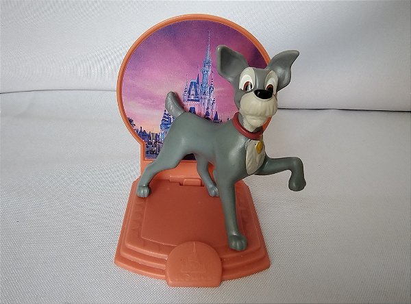 Miniatura Disney Cachorro Vagabundo do A Dama e o vagabundo com cenário, col. Mcdonald's  , 50 anos Disney parks