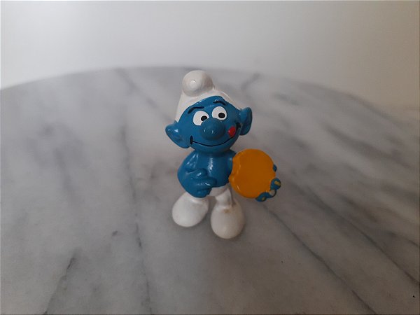 Miniatura de vinil estático smurf com biscoito , Peyo, marca Bully 5cm.