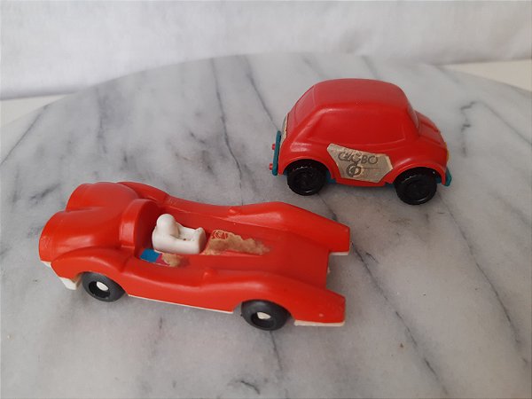 Brinquedo antigo de plástico, carrinhos de corrida, outros parecidos com  Renault 2 CV e automóvel R$ 15,00 o lote de 8 - Taffy Shop