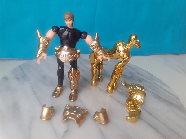 Boneco cavaleiro do zodíaco cabelo cinza, algumas peças da armadura , Bandai 1987