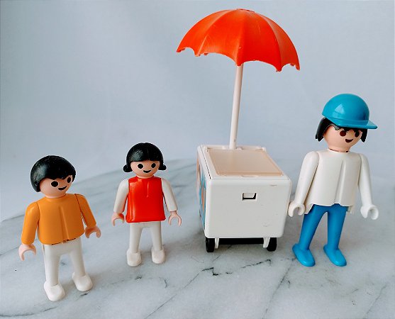 Playmobil Trol e Geobra, carrinho.de sorvete, guarda sol  improvisada