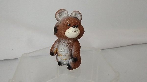 Miniatura de vinil ursinho Misha, mascote Olimpíadas da Russia 1980,  era apontador de lapis da Staedler, Alemanha, 6 cm