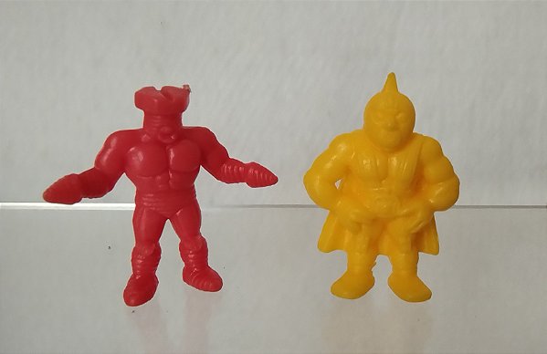 Anos 80, Miniatura de plástico muscleman / kinnikuman amarelo e vermelho 4 cm