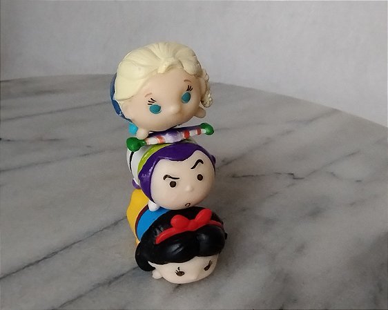 Miniatura Disney  tsum tsum 4 cm branca de Neve, Elsa e Buzz Lightyear