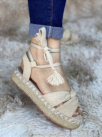 sandália flatform palha