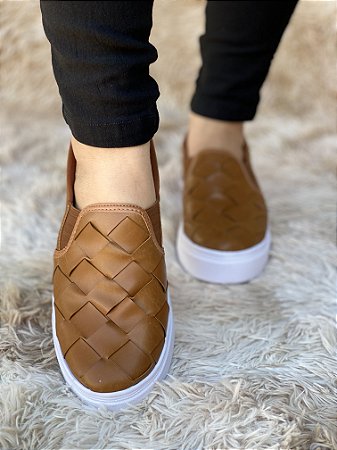 slip on caramelo