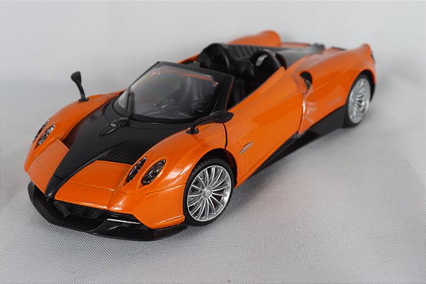 PAGANI HUAYRA ROADSTER COM LUZ E SOM 1/24