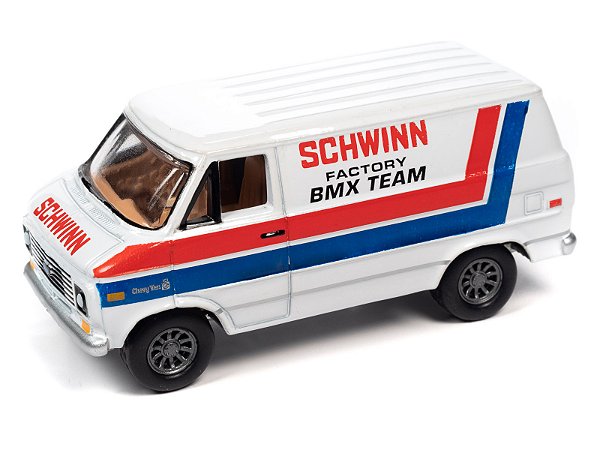 1/64 JOHNNY LIGHTNING 1976 CHEVY VAN G20 BMZ BIKES