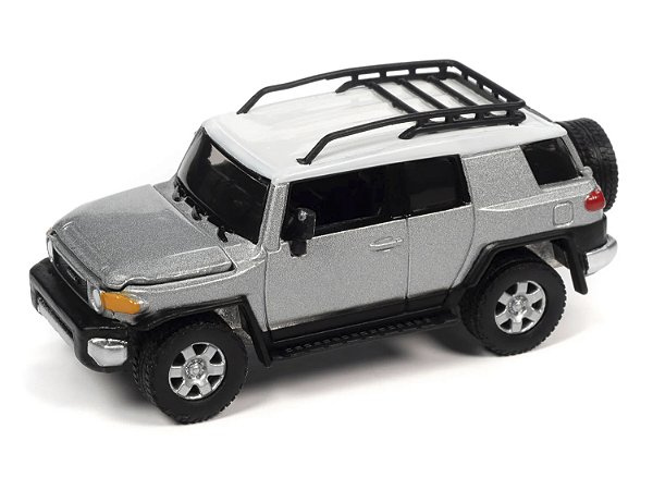1/64 JOHNNY LIGHTNING 2007 TOYOTA FJ CRUISER SILVER