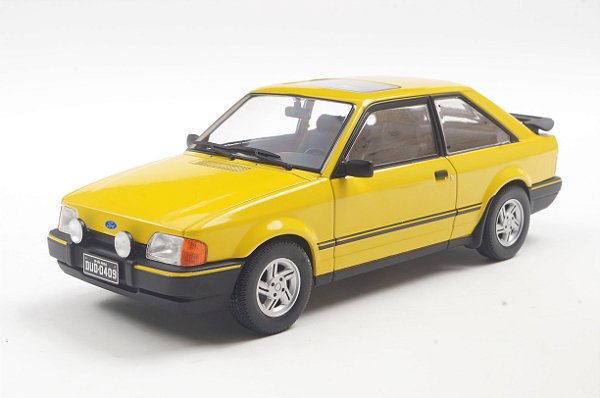 1/24 1988 FORD ESCORT XR3 AMARELO SERIE CALIFORNIA CLASSICS