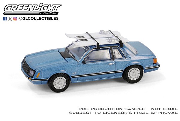 1/64 GREENLIGHT 1981 FORD MUSTANG GHIA COUPE WITH SKI ROOF RACK