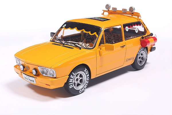 1/24 1979 VOLKSWAGEN BRASILIA MAMONAS ASSASSINAS SERIE CALIFORNIA CLASSICS (CAL24214)
