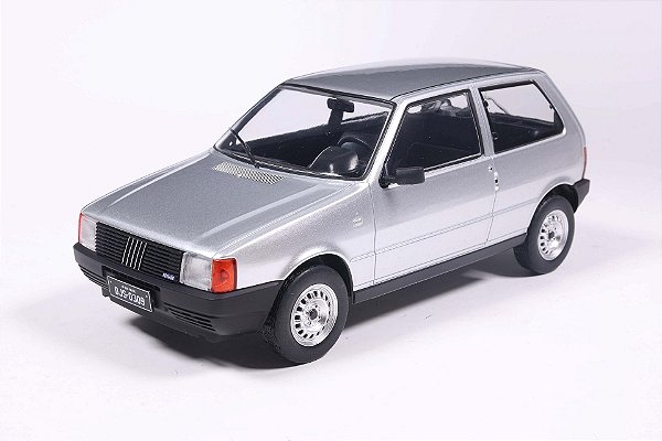 1/24 1985 FIAT UNO S PRATA SERIE CALIFORNIA CLASSICS