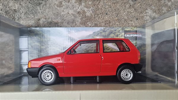 1/24 1985 FIAT UNO S VERMELHO SERIE CALIFORNIA CLASSICS
