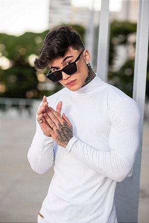 CAMISETA GOLA ROLÊ CANELADA BRANCA