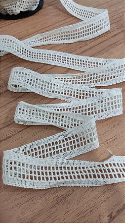 ENTREMEIO VAZADO - ROLO COM 50 METROS