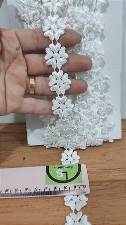 Guipir Flor por metro 2 cm pc c 13,70 metros