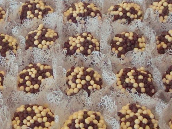 Mini Bolinhas de Cereal Crocante com Cobertura de Chocolate ao Leite e Branco 500g - Mavalério