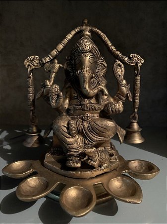 Ganesh Oferendas e Sinos