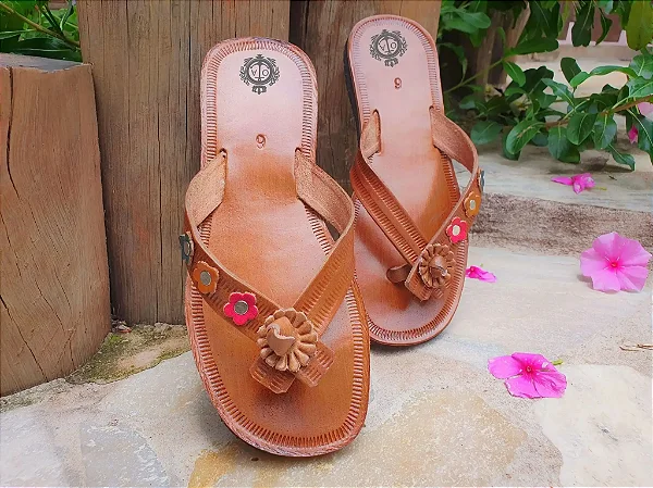 Chinelo Rasteira em couro - FLAT Flowers