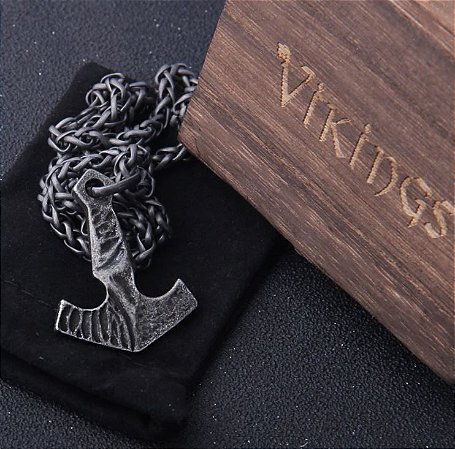 COLAR COM PINGENTE DE ÂNCORA VIKING