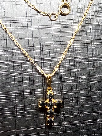 Colar Banhado a ouro com pingente cruz de strass preto 50cm