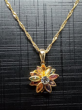 Colar Banhado a ouro Com Pingente Flor de Lótus 50 cm