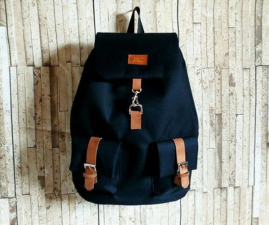 Mochila preta fivelas