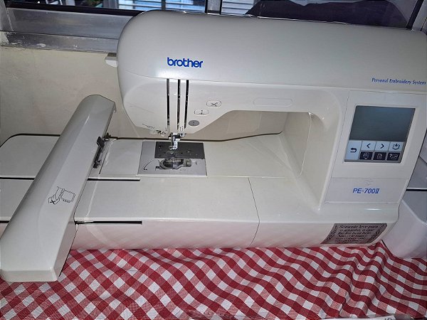 Maquina bordadeira Brother PE 700 II