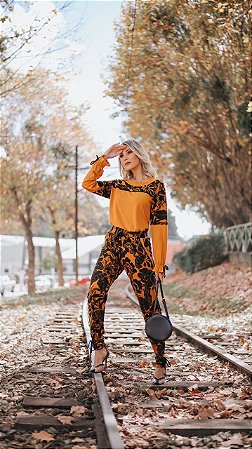 Conjunto de calça e blusa manga longa no tecido moletinho de viscose