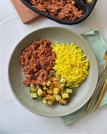 CARNE DE PANELA, ARROZ COM AÇAFRÃO E ABOBRINHA - 300g