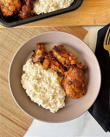 FILÉ DE SOBRECOXA DE FRANGO E ARROZ CREMOSO - 300g