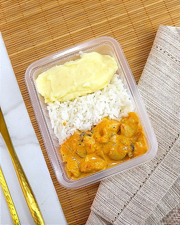 ESTROGONOFE DE FRANGO, ARROZ BRANCO E PURÊ DE BATATA INGLESA - 250g