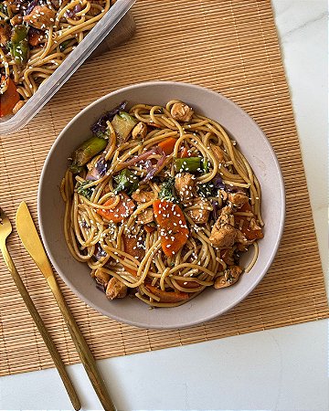 YAKISOBA DE FRANGO - 400g