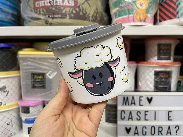 Tupper Redondinha com Bico Dosador 500 ml Ovelhinha - Linha Fazendinha