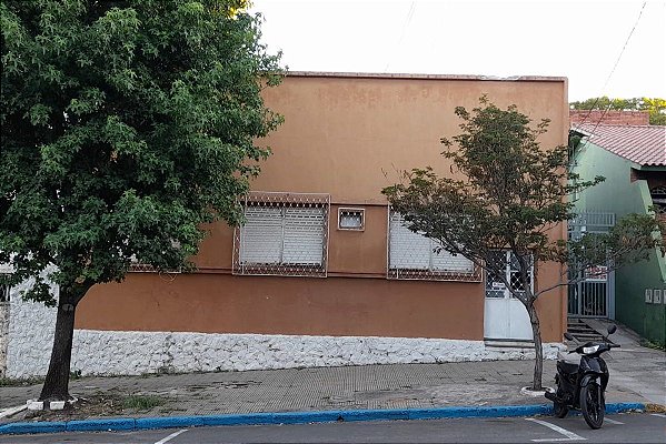 AMPLO IMÓVEL CENTRAL COM TERRENO  15 X 26,40