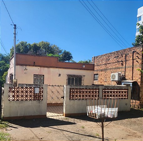 TERRENO BEM LOCALIZADO MEDINDO 7,5 X 66