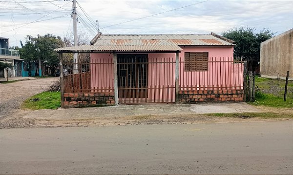 CASA DE ESQUINA 02 DORMITÓRIOS E GARAGEM