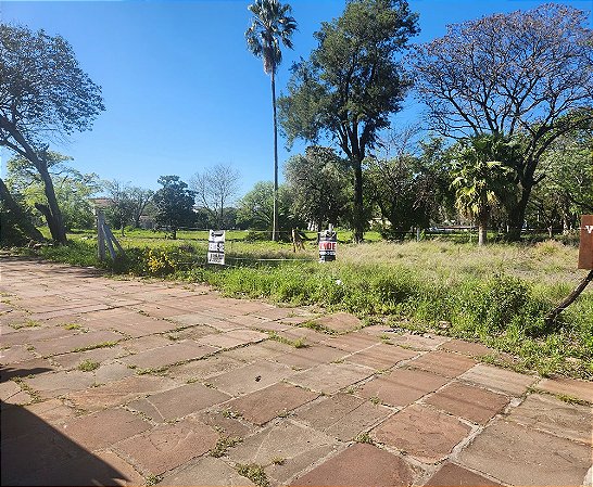 AMPLO TERRENO 24 X 40 BEM LOCALIZADO