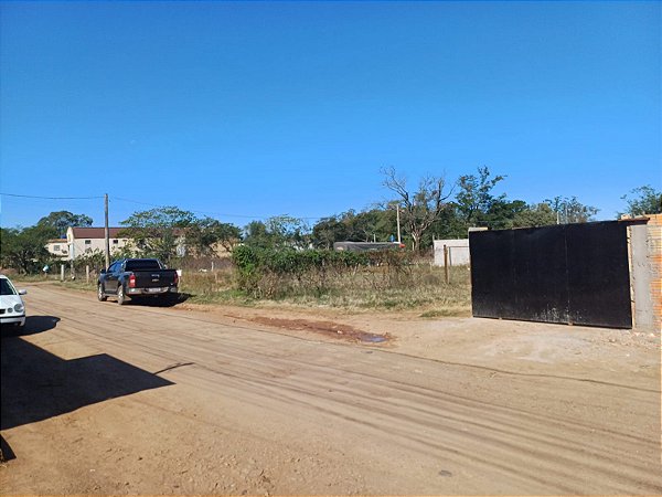 AMPLO TERRENO MEDINDO 1.817,66 M²