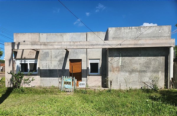 CASA 03 DORMITÓRIOS BEM LOCALIZADA