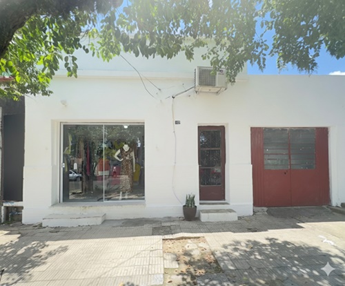 IMOVÉL BEM LOCALIZADO TERRENO MEDINDO 10 X 30