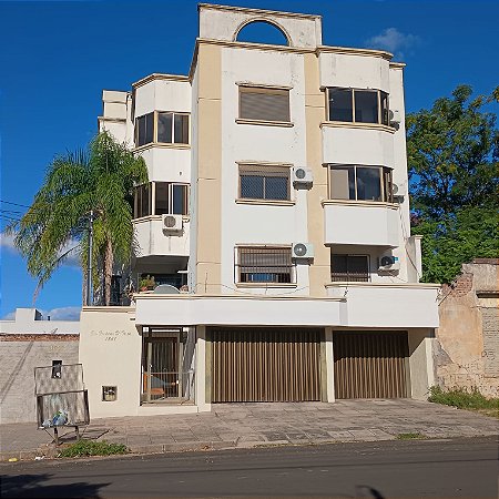 AMPLO APARTAMENTO CENTRAL 02 DORMITÓRIOS COM BOX