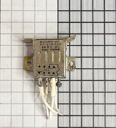RELÉ - FC215-136   (  26.5V DC )