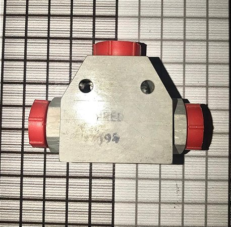 SHUTTLE VALVE - 499A-4BBB (PAT: 2538364)